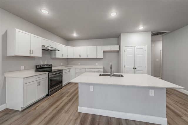 402 S Robbins Street, Cleburne, TX 76031