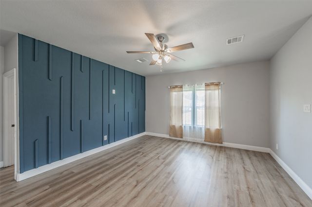 402 S Robbins Street, Cleburne, TX 76031