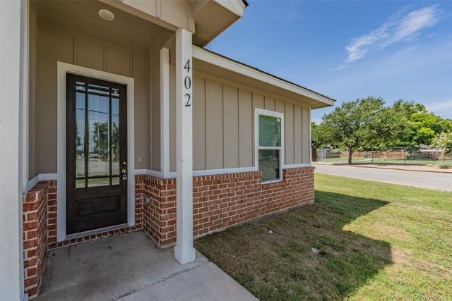 402 S Robbins Street, Cleburne, TX 76031