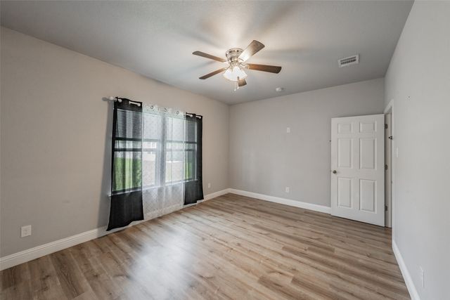 402 S Robbins Street, Cleburne, TX 76031