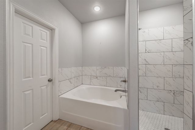 402 S Robbins Street, Cleburne, TX 76031