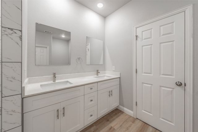 402 S Robbins Street, Cleburne, TX 76031