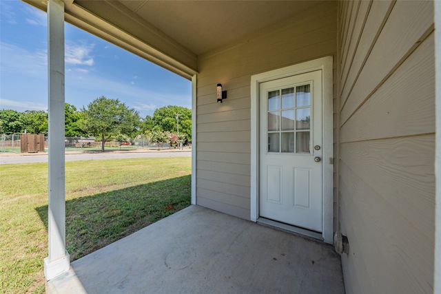 402 S Robbins Street, Cleburne, TX 76031