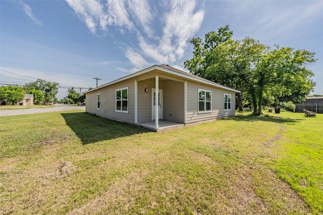 402 S Robbins Street, Cleburne, TX 76031