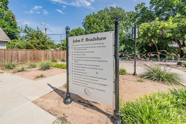 402 S Robbins Street, Cleburne, TX 76031