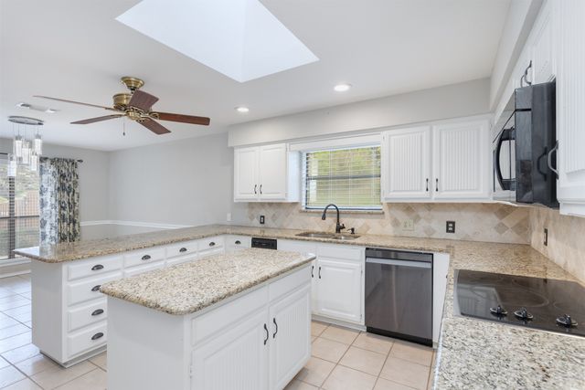 68 Legend Road, Benbrook, TX 76132