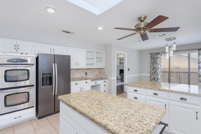 68 Legend Road, Benbrook, TX 76132