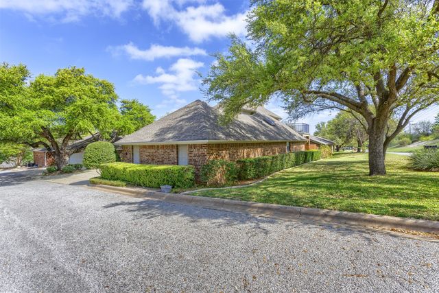 68 Legend Road, Benbrook, TX 76132