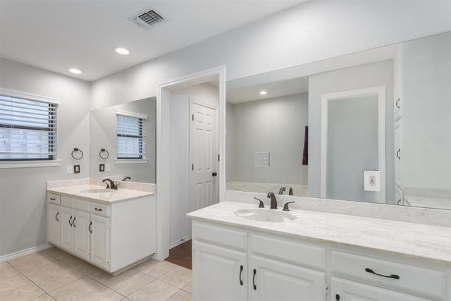 68 Legend Road, Benbrook, TX 76132