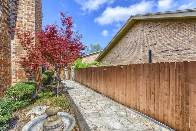 68 Legend Road, Benbrook, TX 76132