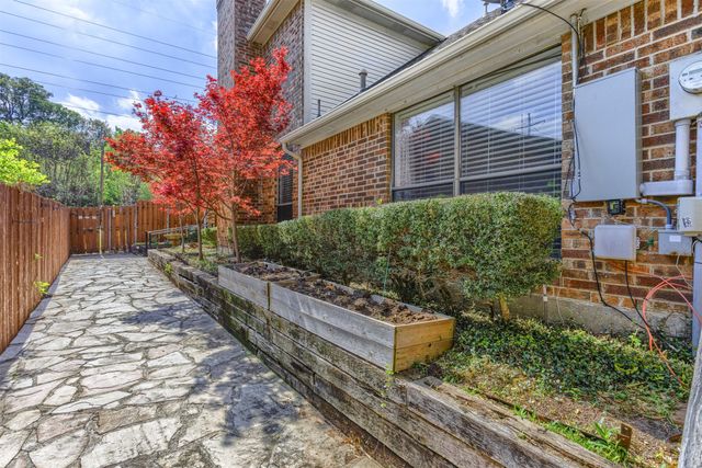 68 Legend Road, Benbrook, TX 76132