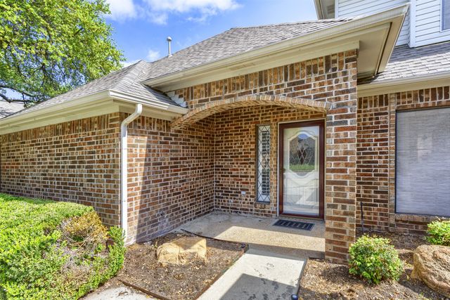 68 Legend Road, Benbrook, TX 76132