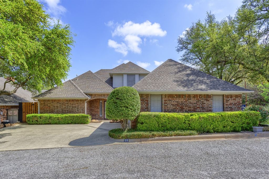 68 Legend Road, Benbrook, TX 76132