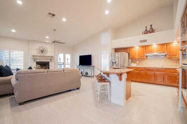 6123 W Louise Drive, Glendale, AZ 85310
