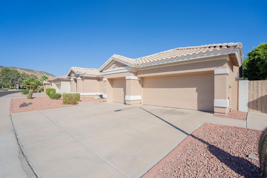 6123 W Louise Drive, Glendale, AZ 85310
