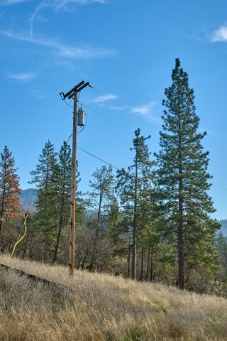 9463 E Antelope Road, Eagle Point, OR 97524