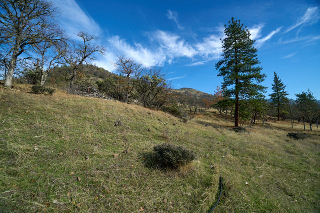 9463 E Antelope Road, Eagle Point, OR 97524