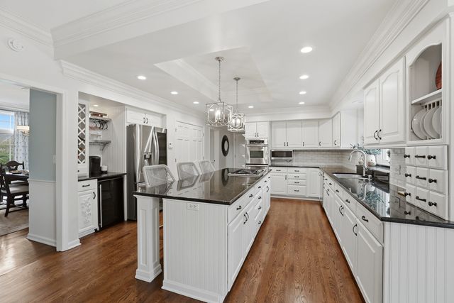 5701 Churchill Lane, Libertyville, IL 60048