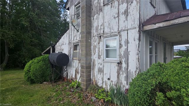 302 & 304 W Woltz Street, Dobson, NC 27017