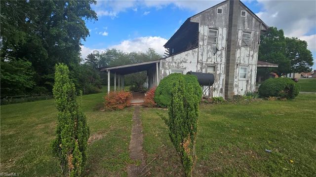 302 & 304 W Woltz Street, Dobson, NC 27017