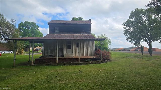 302 & 304 W Woltz Street, Dobson, NC 27017