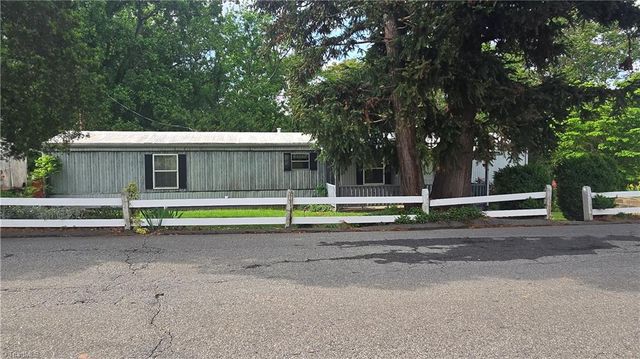 302 & 304 W Woltz Street, Dobson, NC 27017
