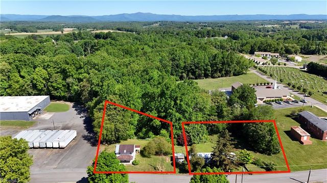 302 & 304 W Woltz Street, Dobson, NC 27017