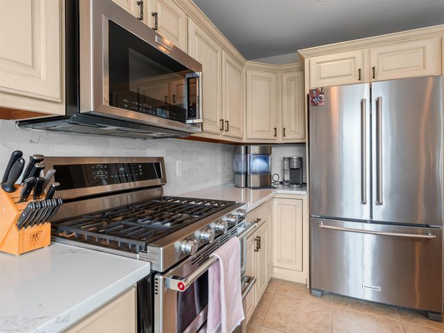 7143 Georgetowne N Road, Washington Twp, MI 48095