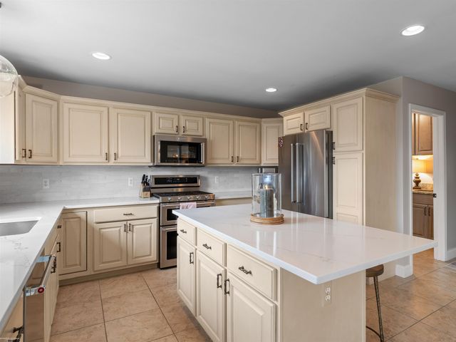 7143 Georgetowne N Road, Washington Twp, MI 48095