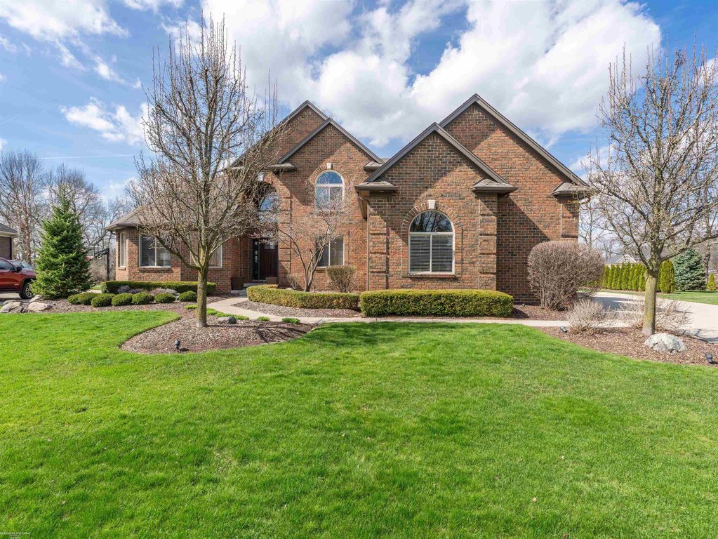 7143 Georgetowne N Road, Washington Twp, MI 48095