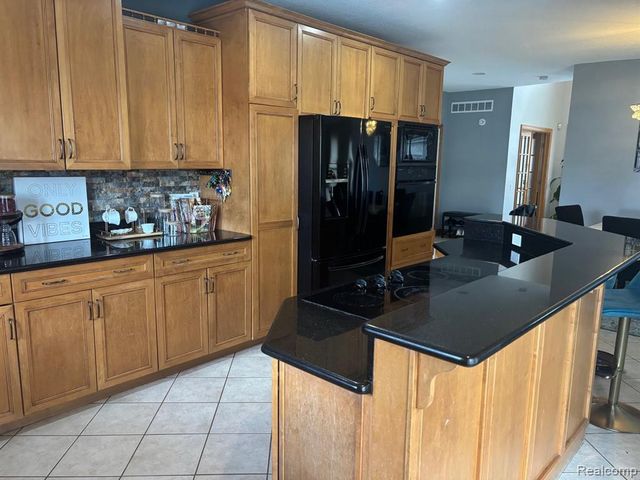 15347 Drysdale Street, Southgate, MI 48195