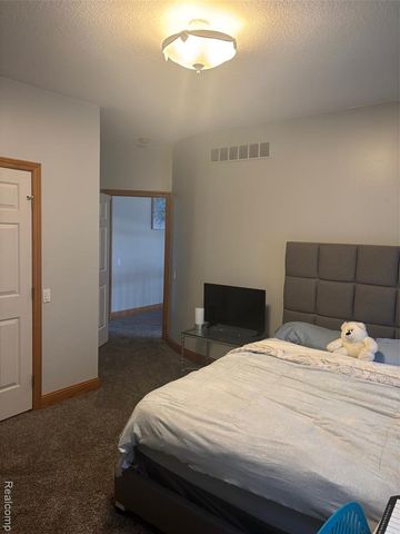 15347 Drysdale Street, Southgate, MI 48195