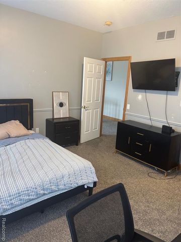 15347 Drysdale Street, Southgate, MI 48195