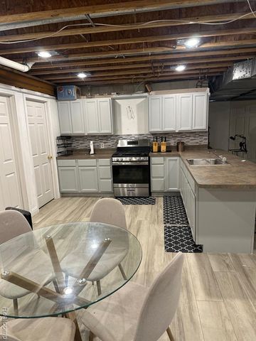 15347 Drysdale Street, Southgate, MI 48195