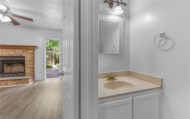 340 Middle Oaks DR, Chesapeake, VA 23322