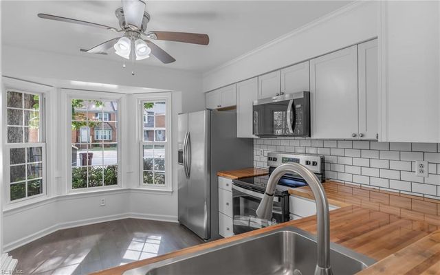 340 Middle Oaks DR, Chesapeake, VA 23322