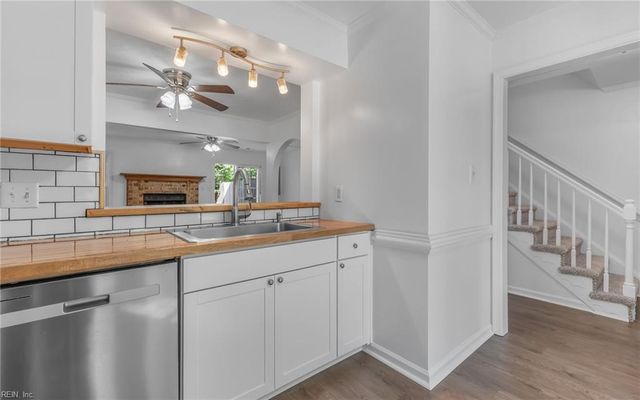340 Middle Oaks DR, Chesapeake, VA 23322