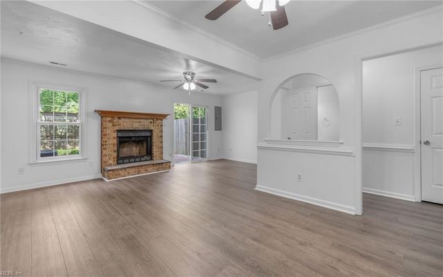 340 Middle Oaks DR, Chesapeake, VA 23322