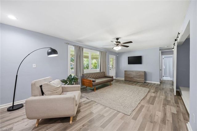 10 Barron DR, Newport News, VA 23608