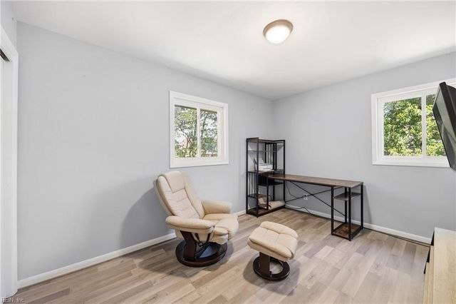 10 Barron DR, Newport News, VA 23608