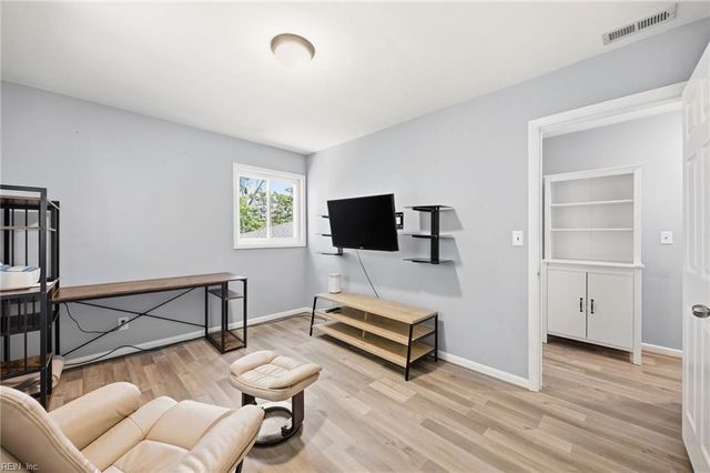 10 Barron DR, Newport News, VA 23608