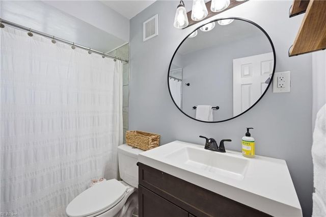 10 Barron DR, Newport News, VA 23608
