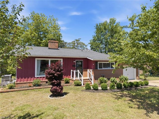 10 Barron DR, Newport News, VA 23608