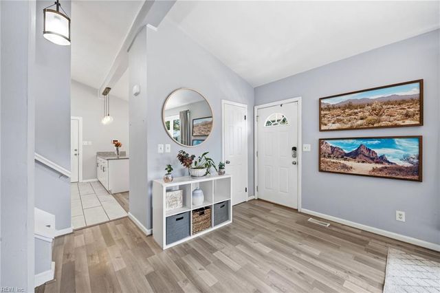 10 Barron DR, Newport News, VA 23608