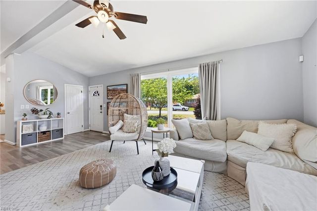 10 Barron DR, Newport News, VA 23608