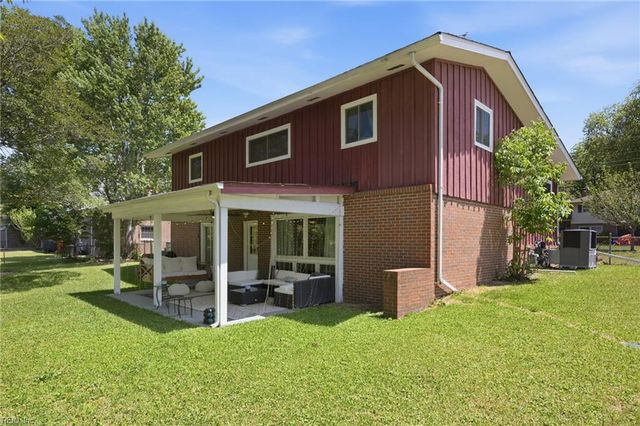 10 Barron DR, Newport News, VA 23608