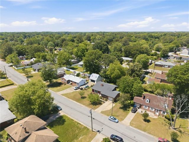 10 Barron DR, Newport News, VA 23608