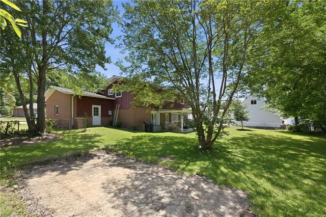 10 Barron DR, Newport News, VA 23608