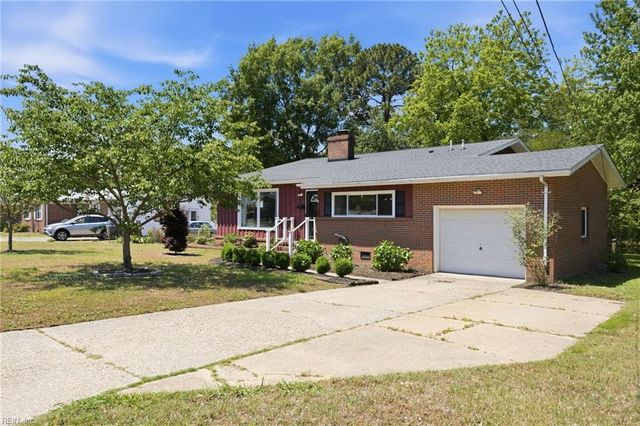 10 Barron DR, Newport News, VA 23608