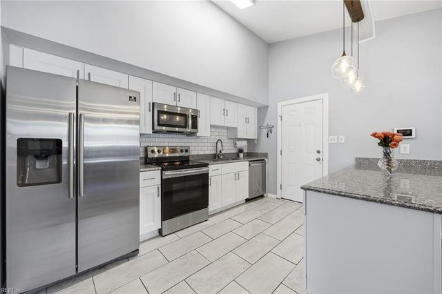 10 Barron DR, Newport News, VA 23608